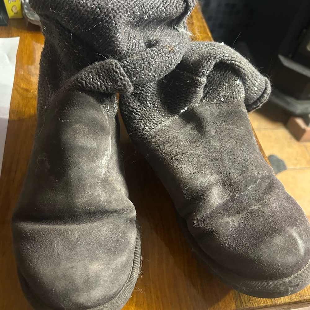 UGG women’s  Gray Boots